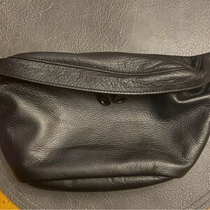 Parker Thatch sling bag